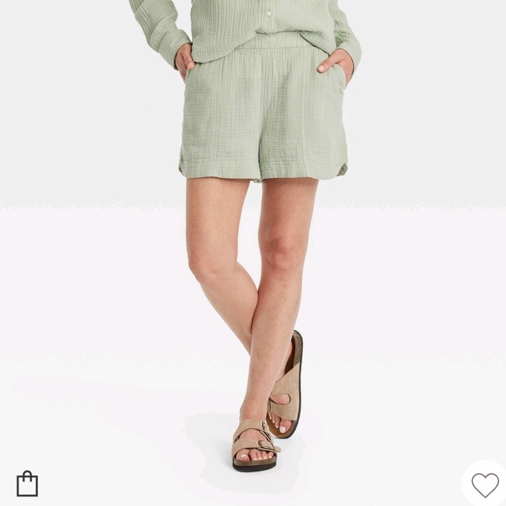 NWT Universal Thread high rise pull on shorts